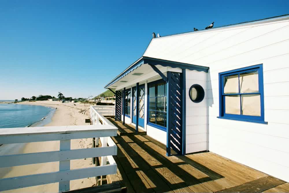 casa-alba-cu-albastru Casa alba cu accente albastre