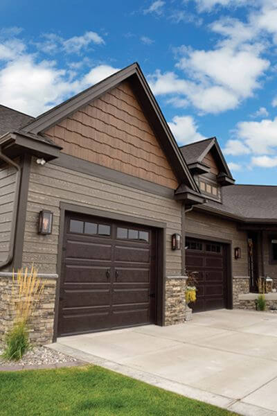 casa-maro Casa cu fatada si acoperis maro