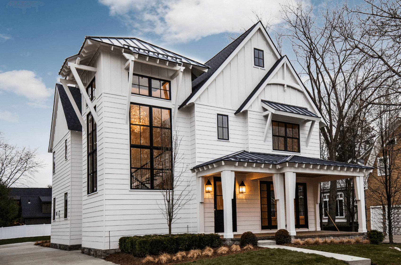 design-exterior-casa-alb Casa cu fatada alba si geamuri panoramice