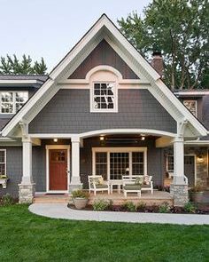 fatada-casa-gri Casa moderna cu exterior gri