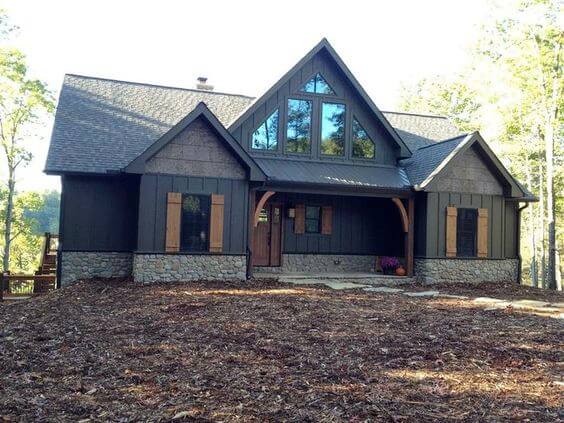 fatada-casa-gri-cu-maro Casa cu fatada gri inchis si accente maro